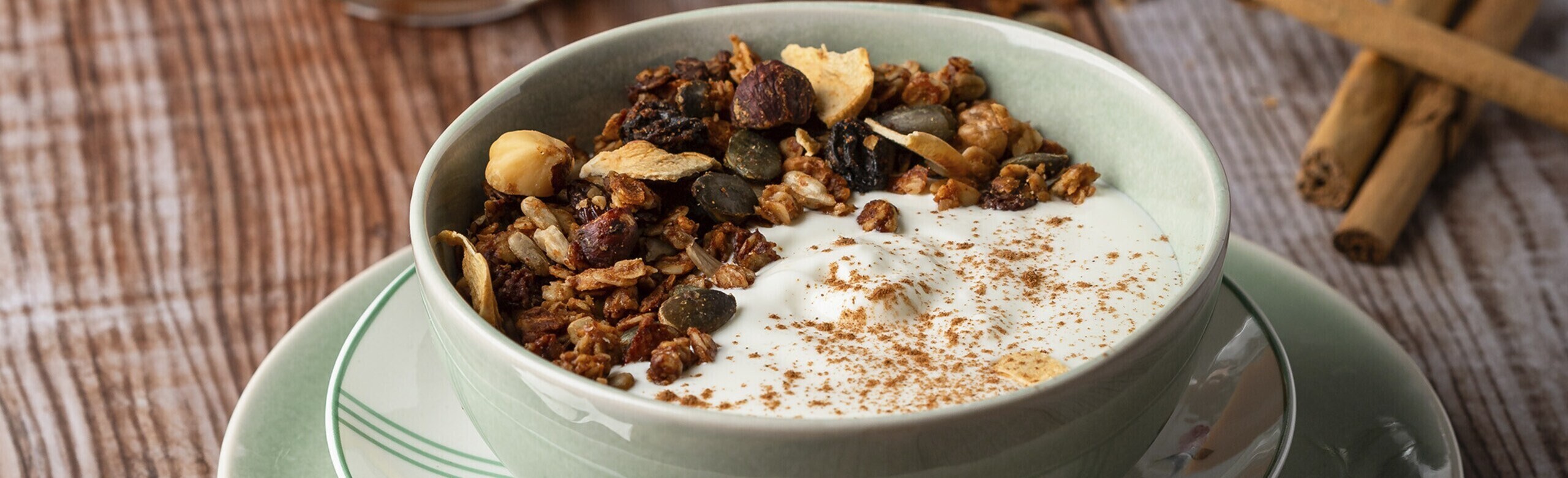 Granola caseira com maçã e canela