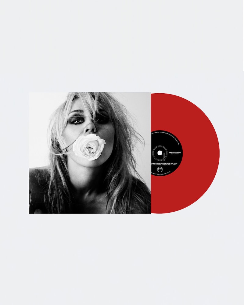 "Bass Persuades, edición exclusiva" de Miley Cyrus ¡Reserva ya!