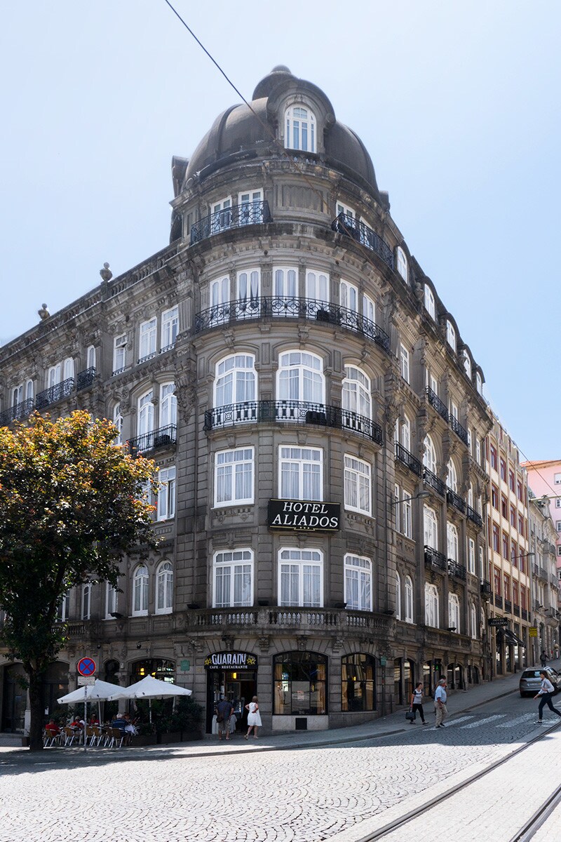 El Guide Oporto:  Aliados &amp; São Bento
