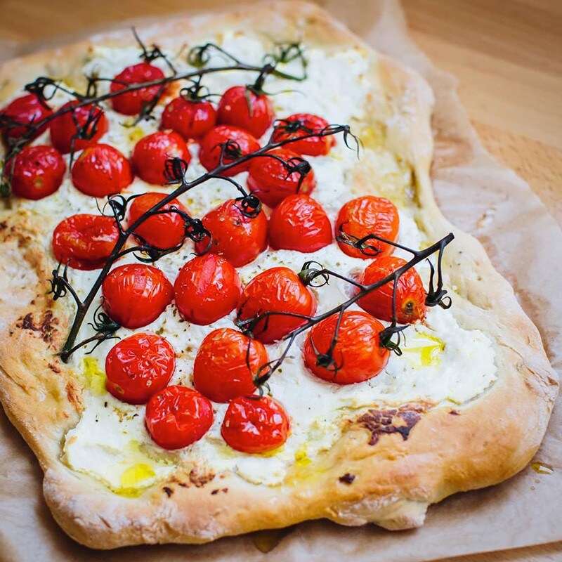 Pizza sem Glúten de Ricotta e Tomate Cereja