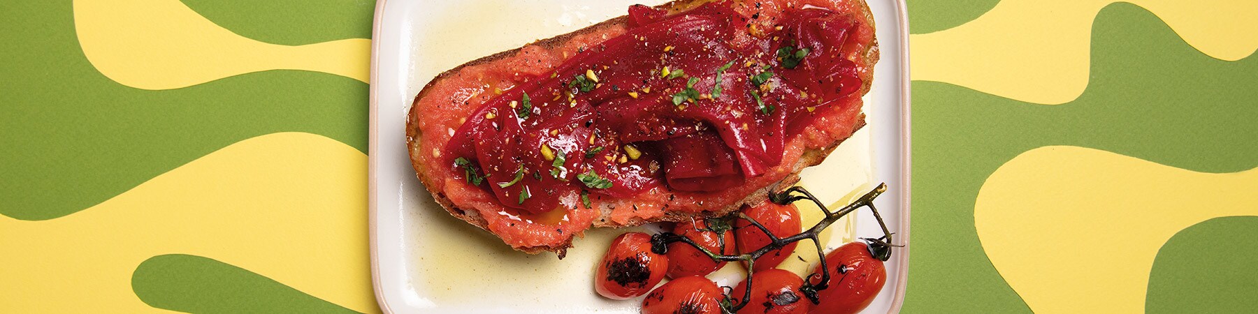Pão Torrado com Tomate Confitado e «Presunto» de Folhas de Arroz