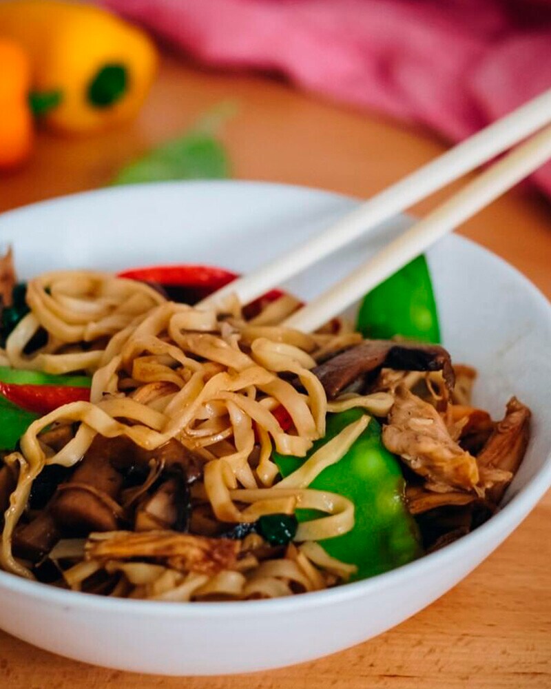Frango com Vegetais Lo Mein