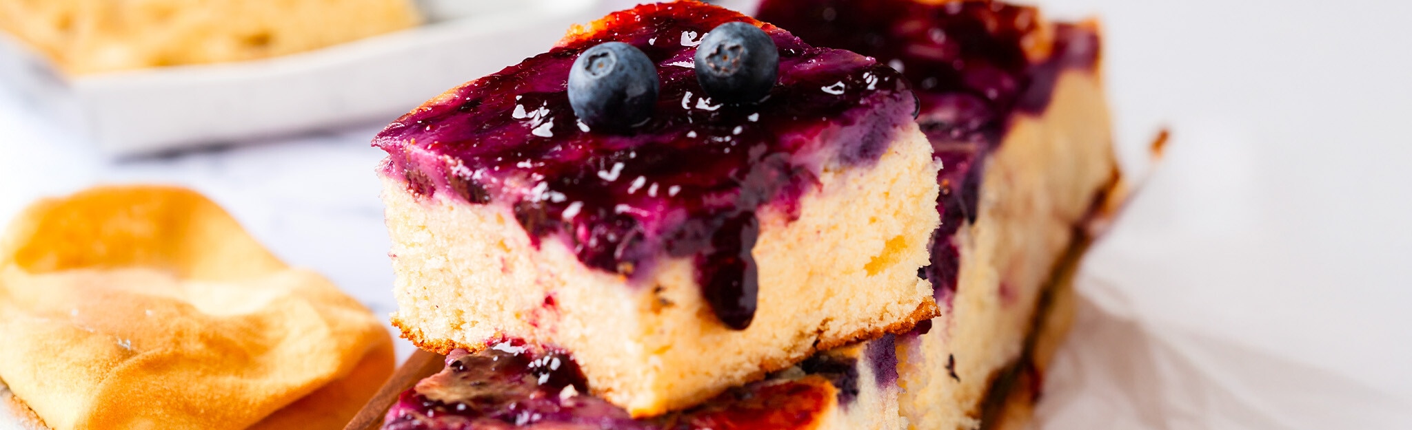 Bolo de iogurte e mirtilos 