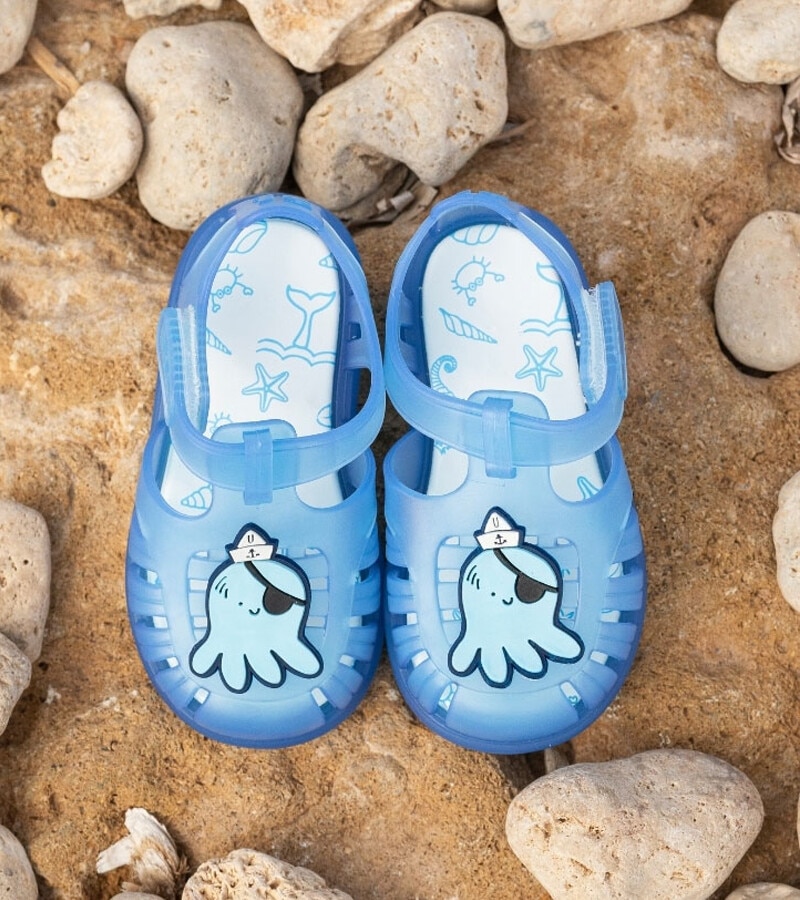 Veja a seleção de Chinelos de Praia para menino na loja online do El Corte Inglés