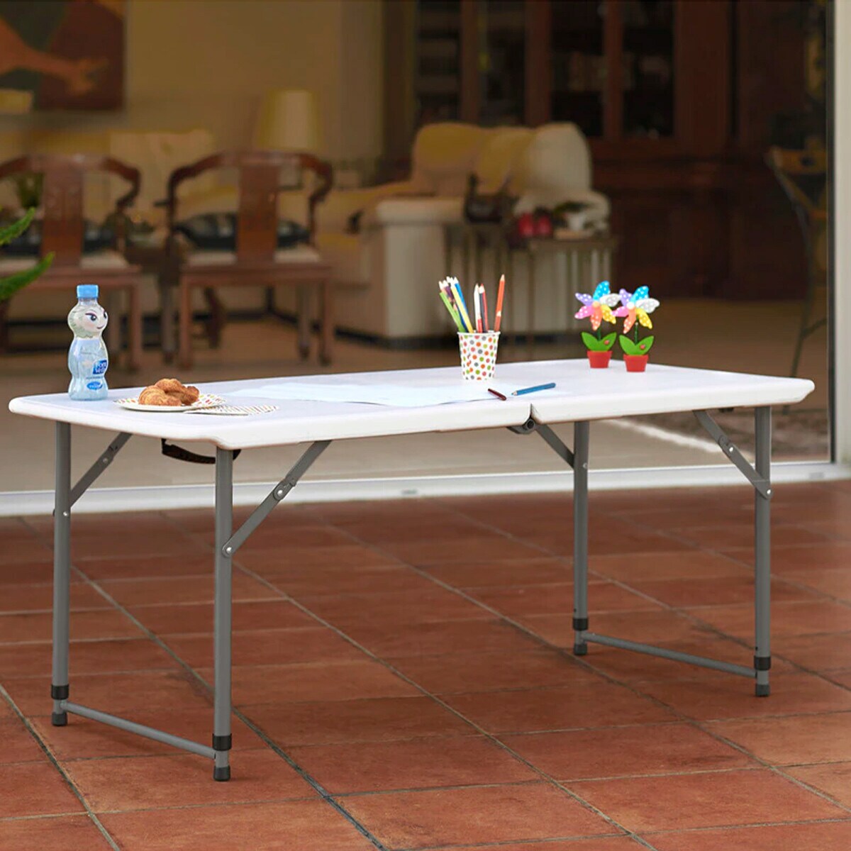 Mesas y sillas auxiliares