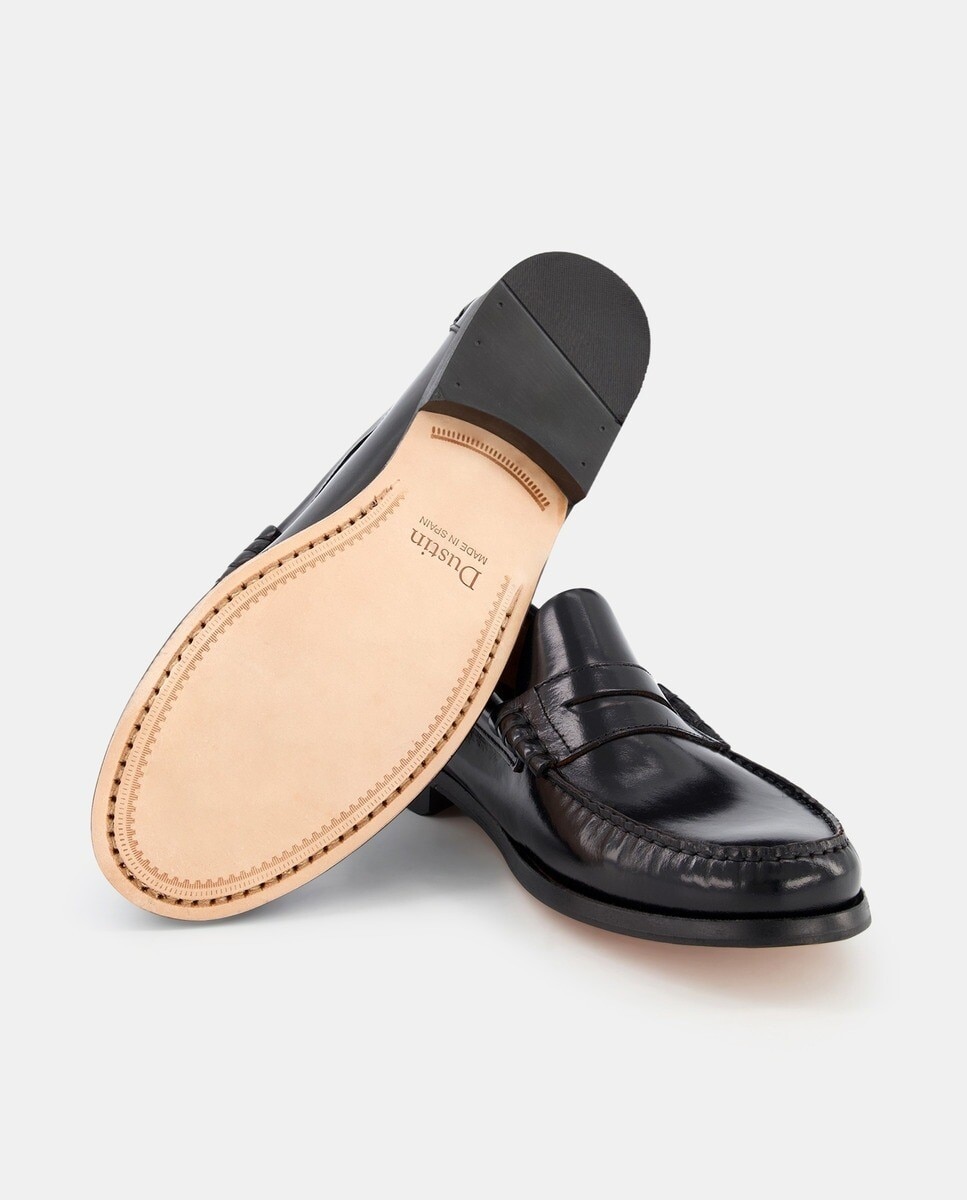 Imagem 0 de Mocassins com Bordão, Adorno de Travessão e em Pele - Preto