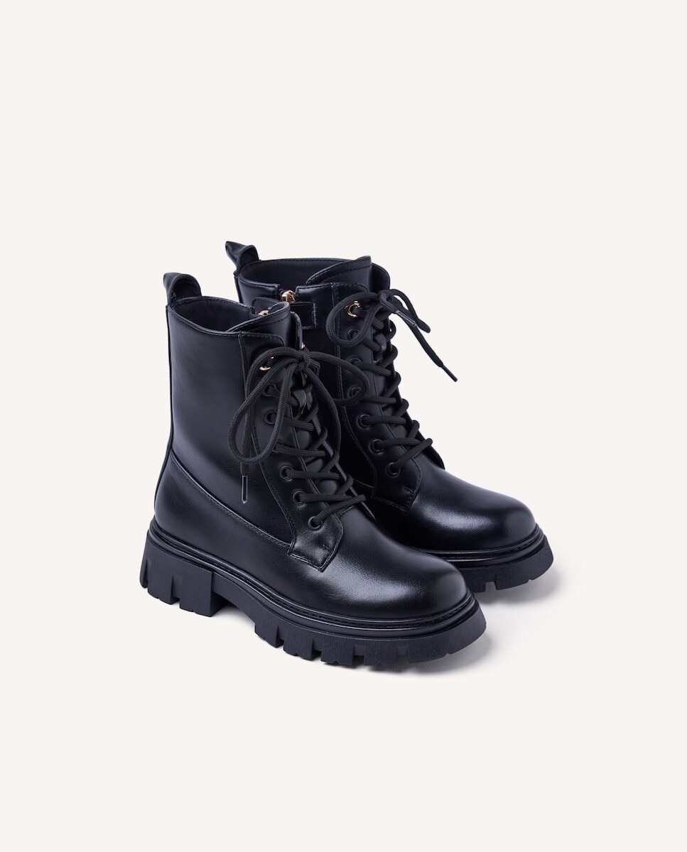 Imagem 0 de Botas com Argolas
