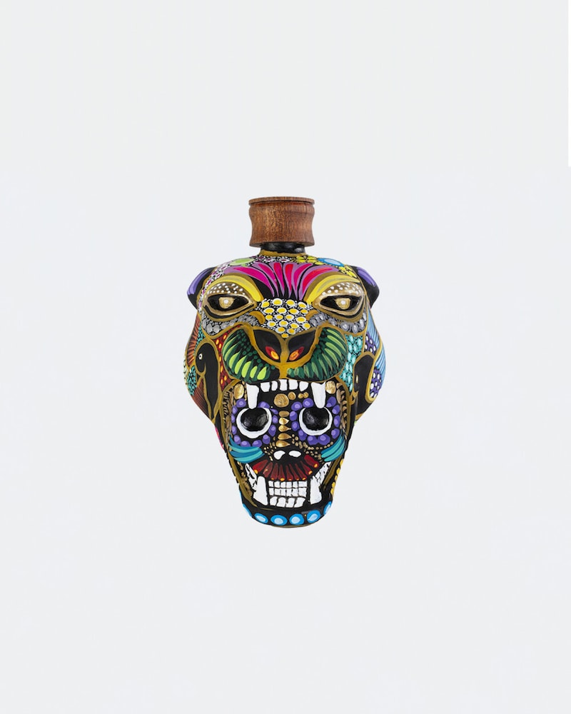 Mezcal Kankenami, botellas pintadas a mano por artesanos mexicanos