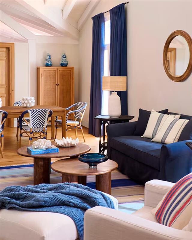 EDITORIAL - Casa - Casa junto à Costa