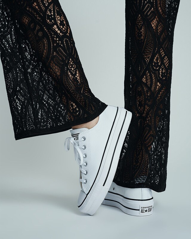 Editorial Sneaker Room