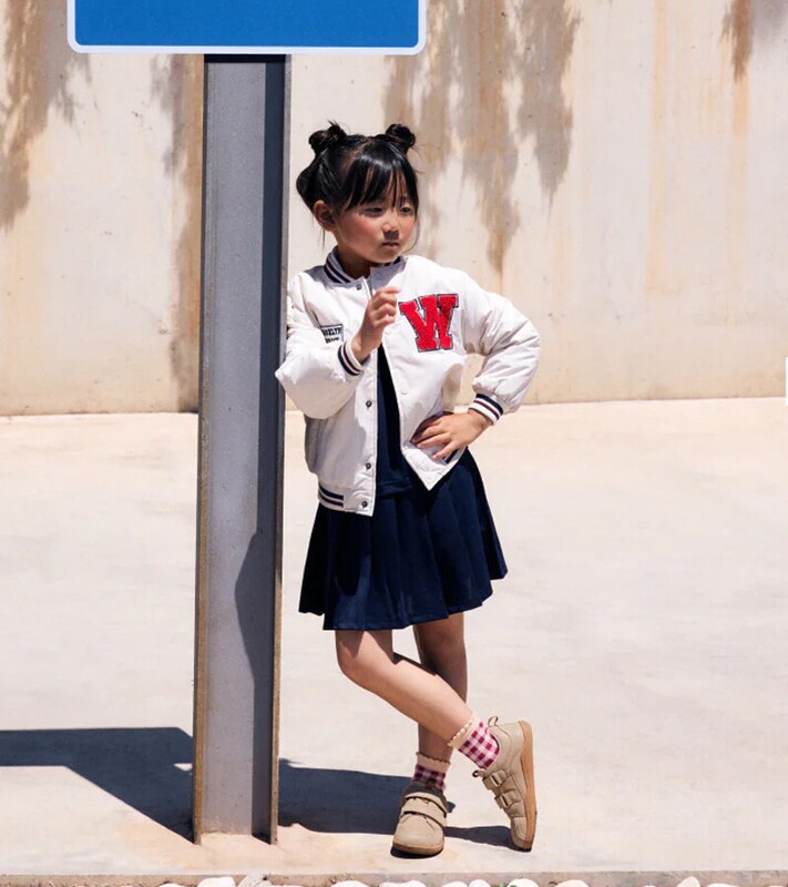 Veja Sapatilhas para menina na loja online do El Corte Inglés