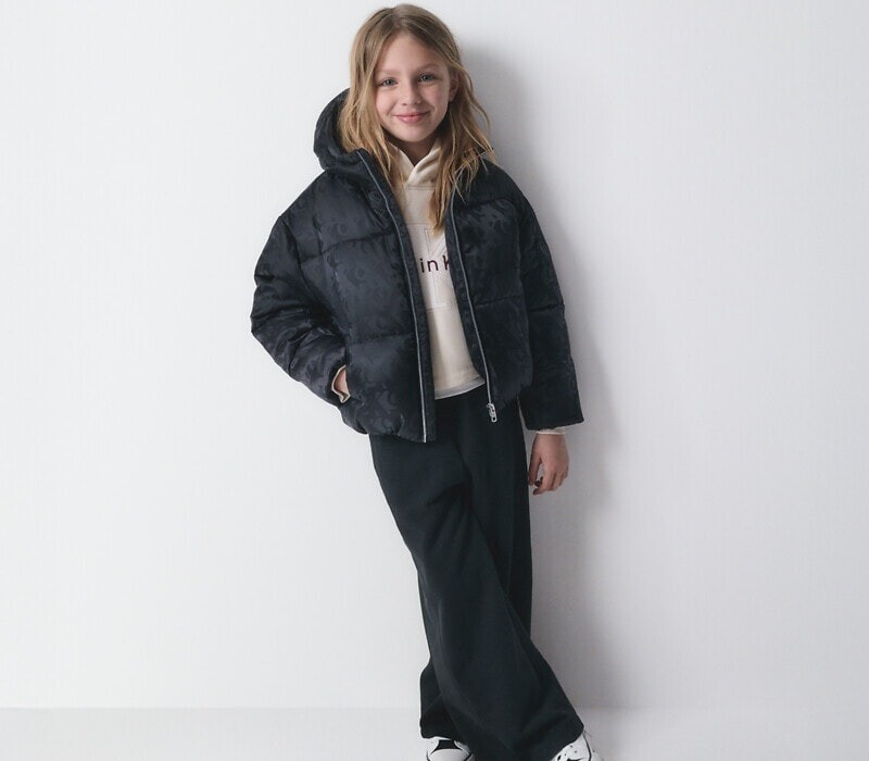 Conheça Calvin Klein moda infantil de Menina na loja online El Corte Inglés 