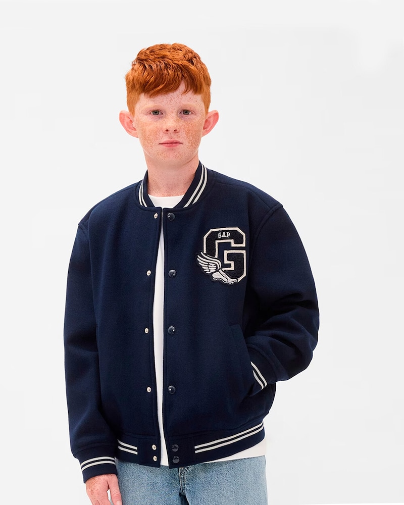 Abrigos, sudaderas, pantalones... de niño hasta -30%