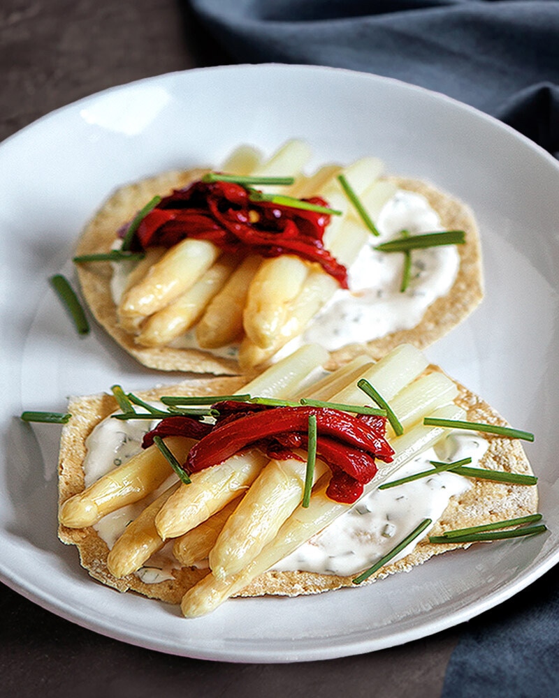 Espárragos y pimientos