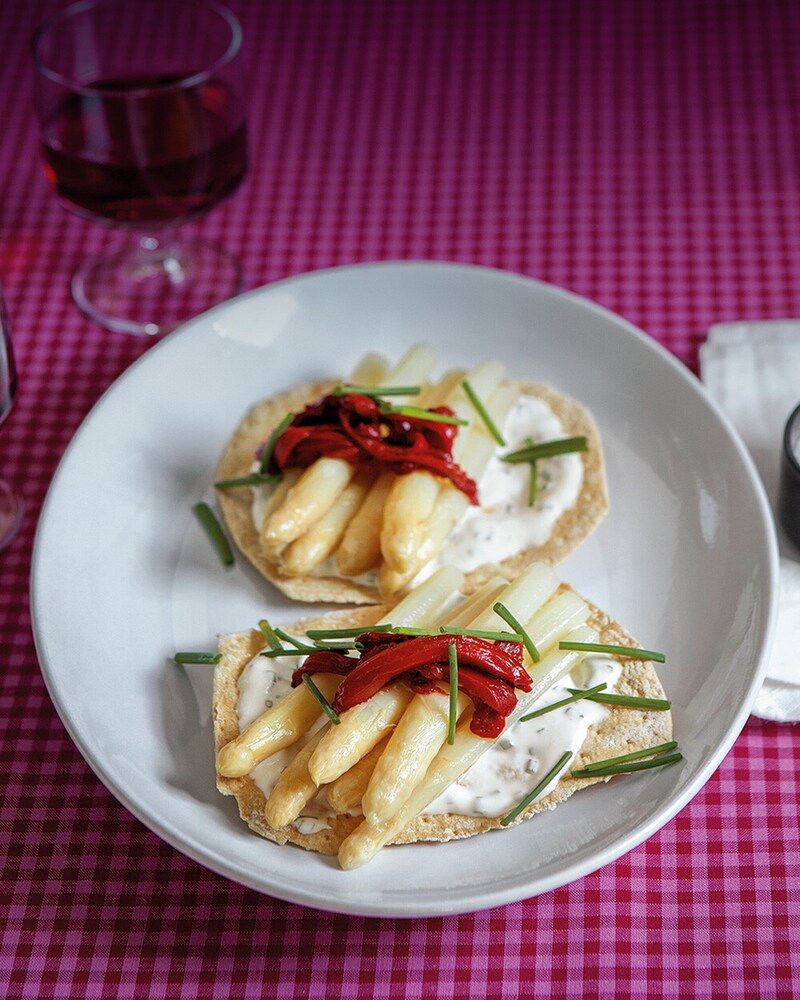 Espárragos y pimientos