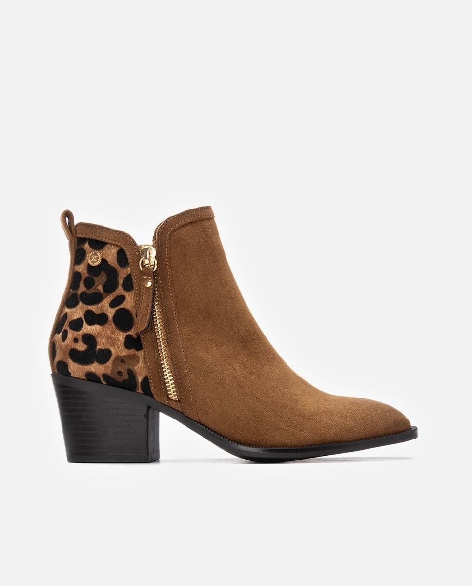 Imagem 0 de Botins com Tacão Largo e Fecho Zip Lateral