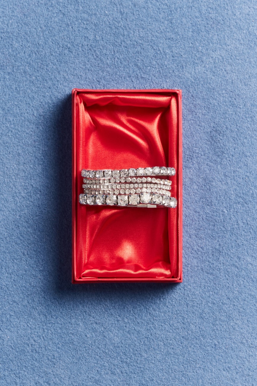 THE ULTIMATE (WOMAN) GIFT GUIDE