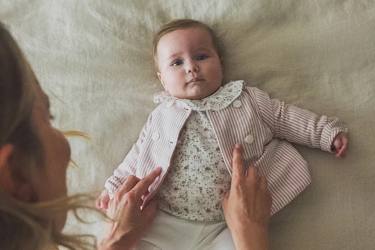 Ropa de primera puesta del bebé