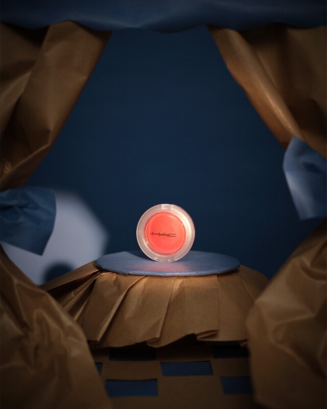 Blush em creme Glow Play Cushiony, M.A.C, no tom Heat Index