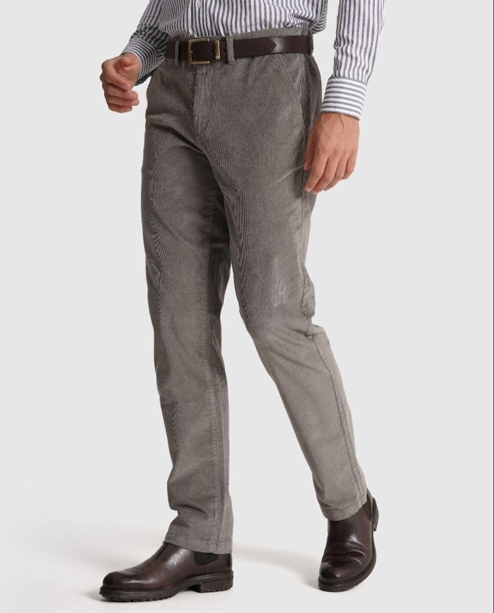 Imagem 0 de Calças Chino de Corte Regular em Cinzento