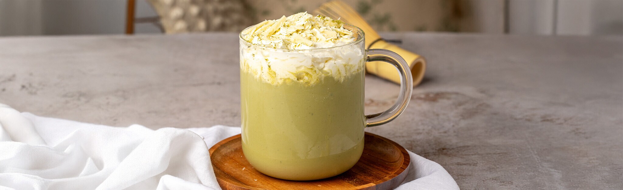 Chocolate Quente de Matcha com Chocolate Branco
