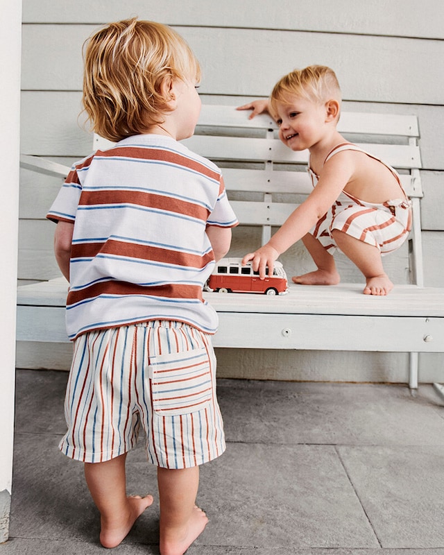 Veja os calções e bermudas para bebé da marca Baby na loja online do El Corte Inglés