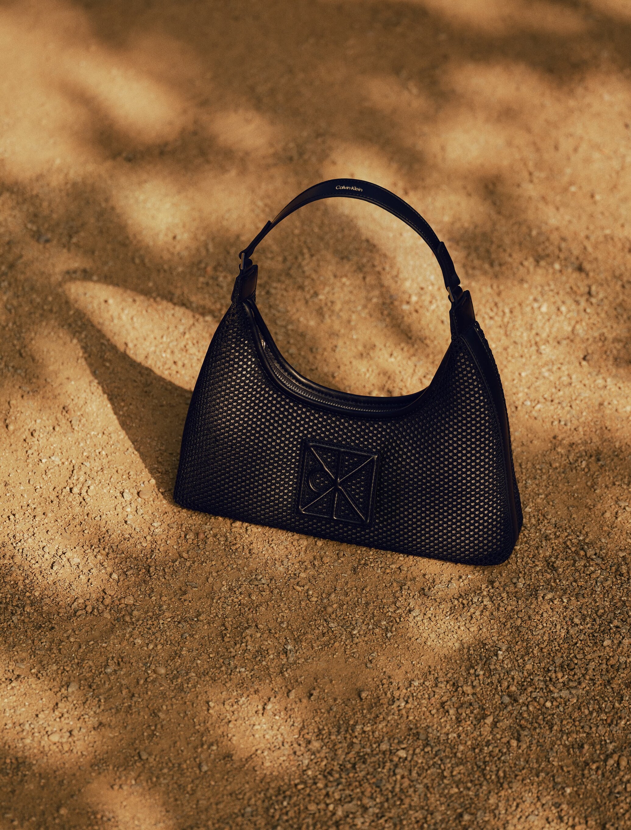 Conheça acessórios de mulher da marca Calvin Klein na loja online El Corte Inglés 