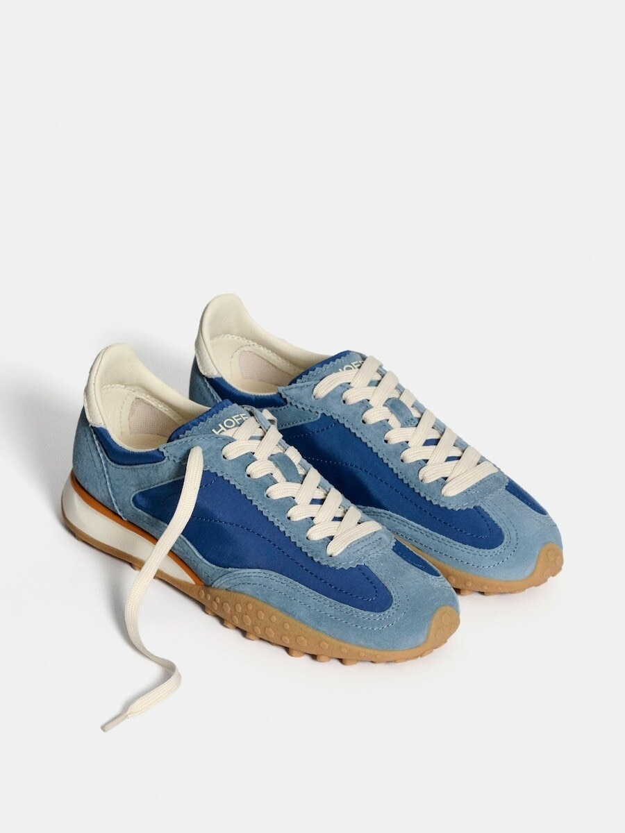 Imagem 0 de Sapatilhas Baixas em Pele com Sola de Borracha