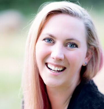 Rebecca Yarros | Autora