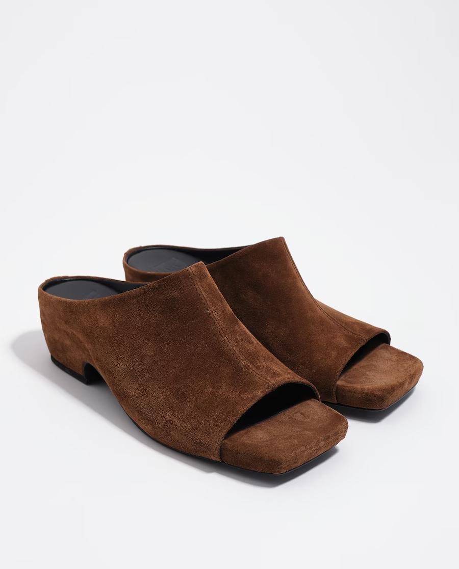 Imagem 0 de Sandálias de Salto em Camurça Abertas