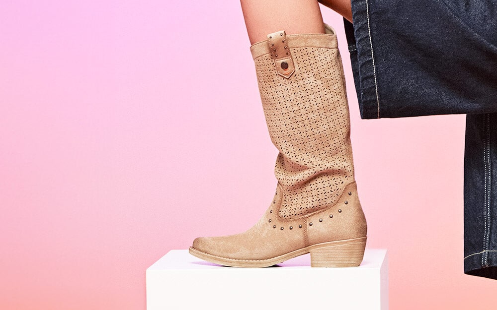 Xti, Refresh, Carmela y Hispanitas