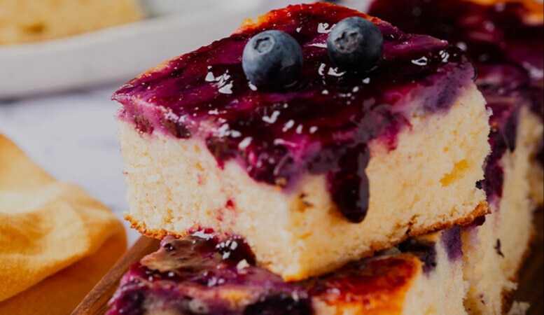 Bolo de iogurte e mirtilos