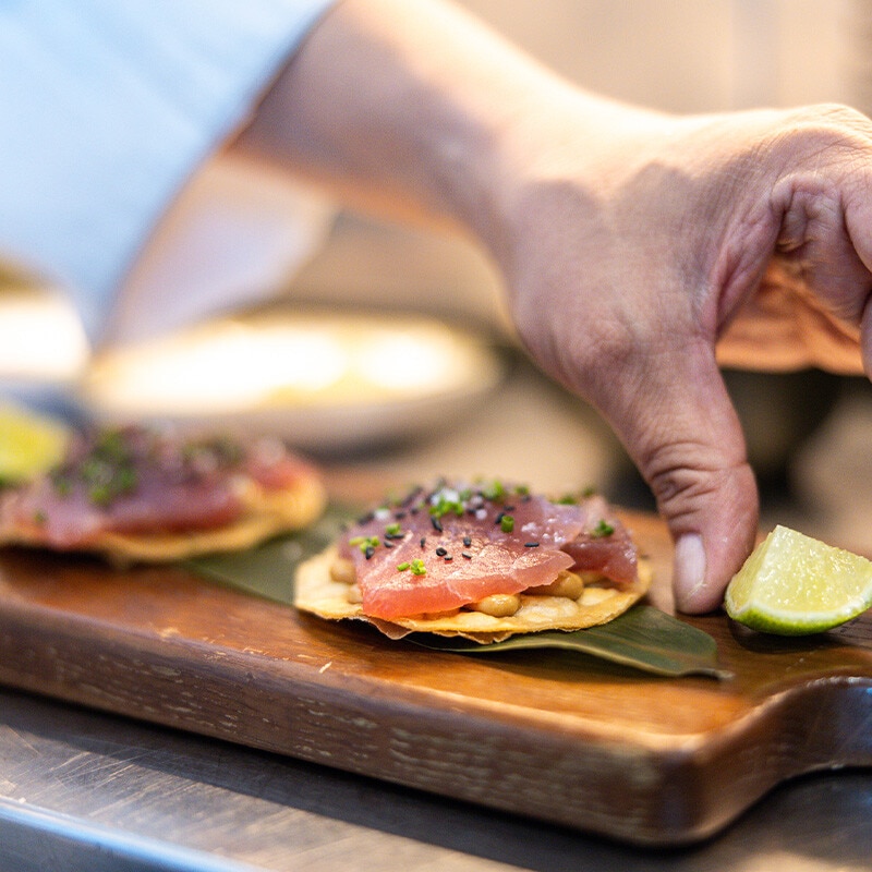 Tostada de Atum Vermelho com molho miso