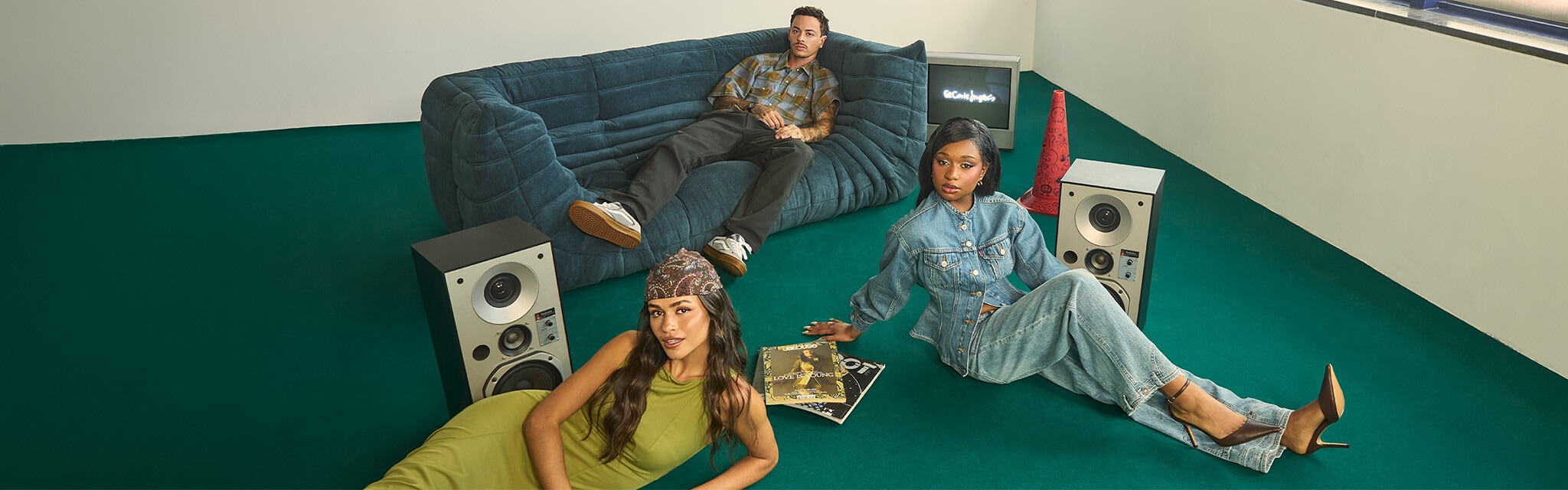 Veja as tendências de moda jovem NEW, na loja online do  El Corte Inglés.
